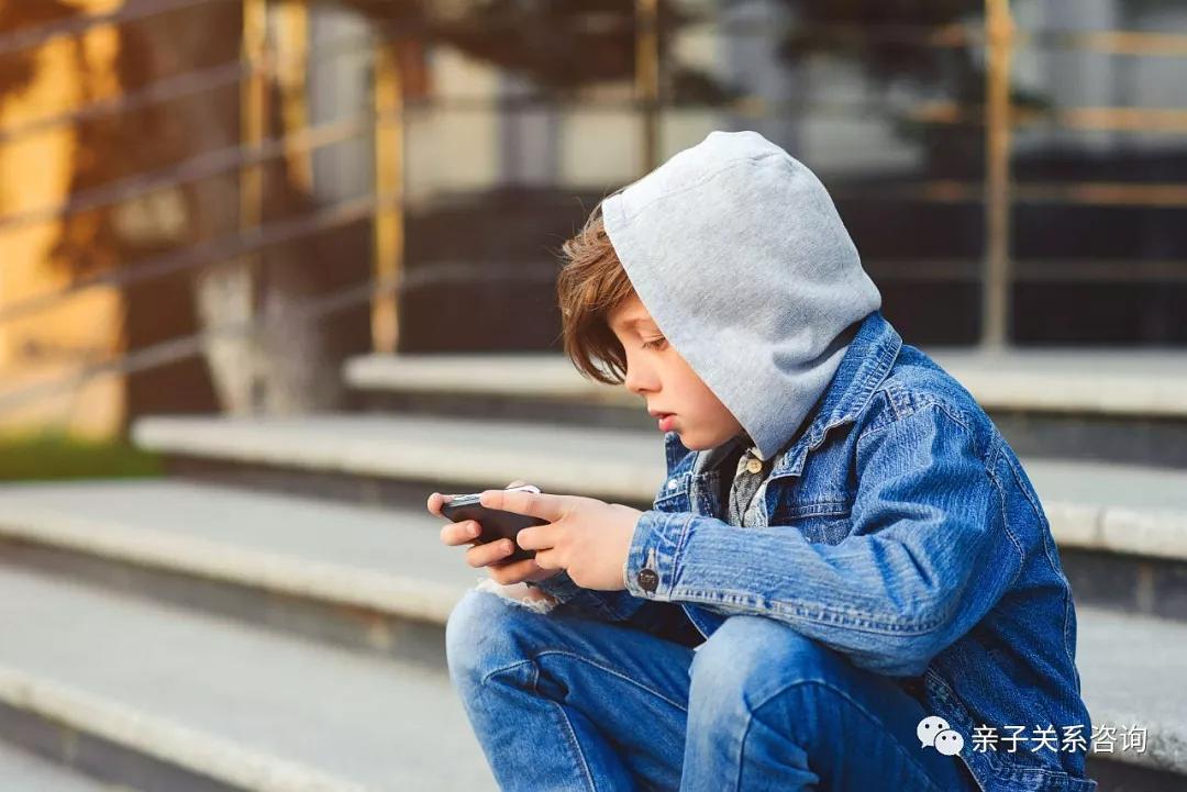 孩子沉迷游戏怎么办_游戏防沉迷身份证大全_青春期男孩沉迷游戏