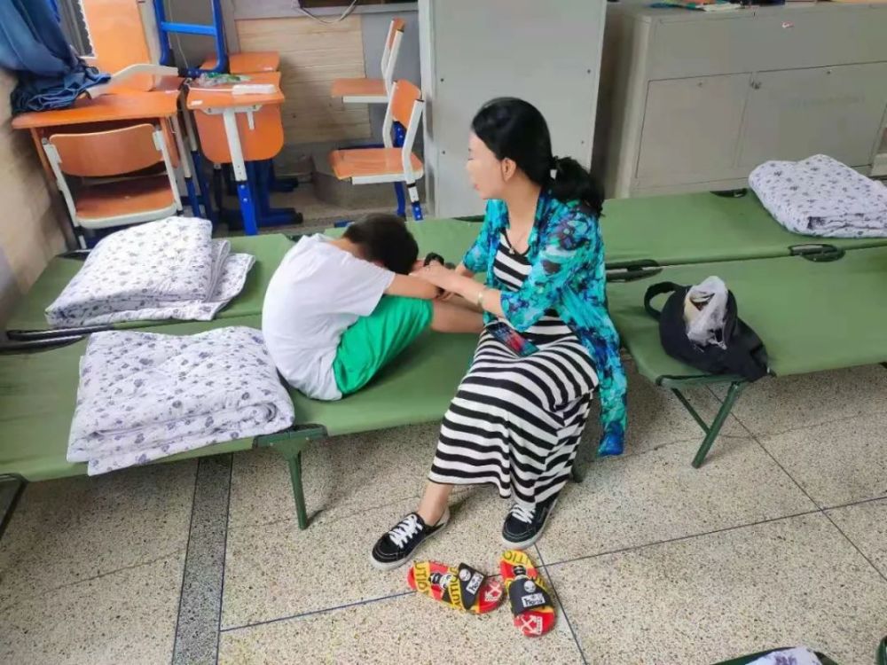 美女四肢被困被调戏的游戏_美女调戏小鸡鸡_调戏睡衣美女视频