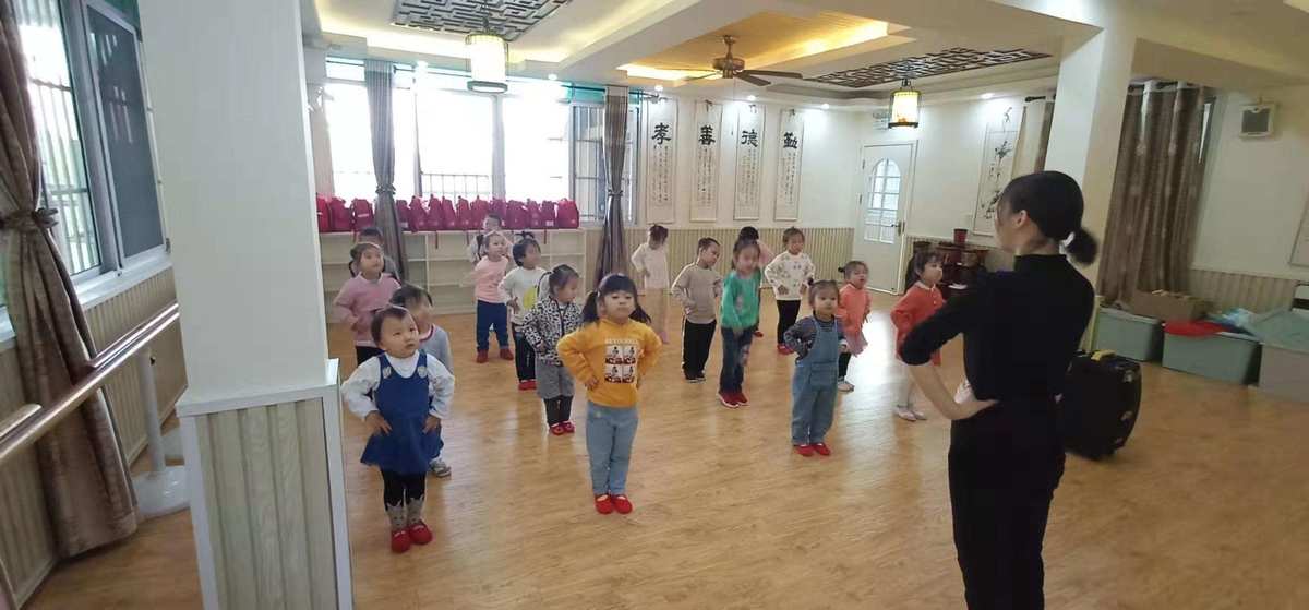 switch舞蹈游戏_关于舞蹈的游戏_音乐舞蹈游戏