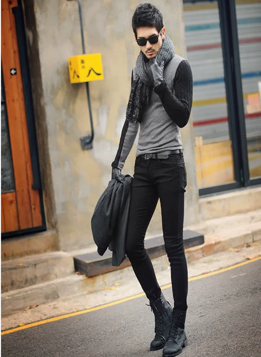 紧身男士牛仔裤_紧身牛仔裤男怎么搭配_男的穿紧身牛仔裤