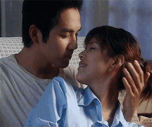 日本性感美女激情吻戏视频_日本90后美女性感视频_美女摸大腿丝袜激情吻戏