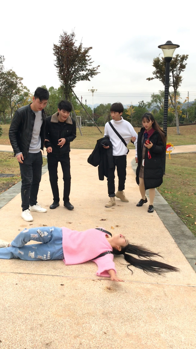 用手机测试恶搞路人的游戏_恶搞路人反应_路人恶搞大全