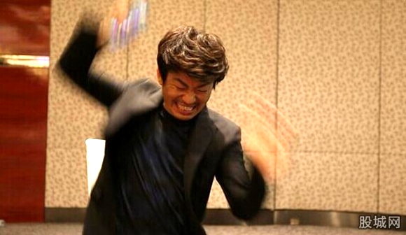 摔玩手机游戏会怎么样_玩游戏摔手机的人多不多_玩游戏摔手机至于吗