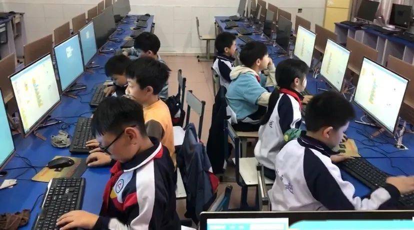 转校生游戏官网_转校生转生币_转校生手机游戏