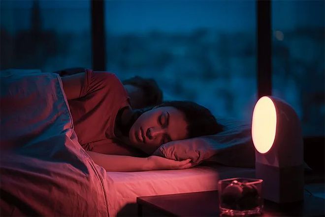 晚上手机玩游戏有什么危害_夜晚玩手机危害_晚上玩手机对手机不好