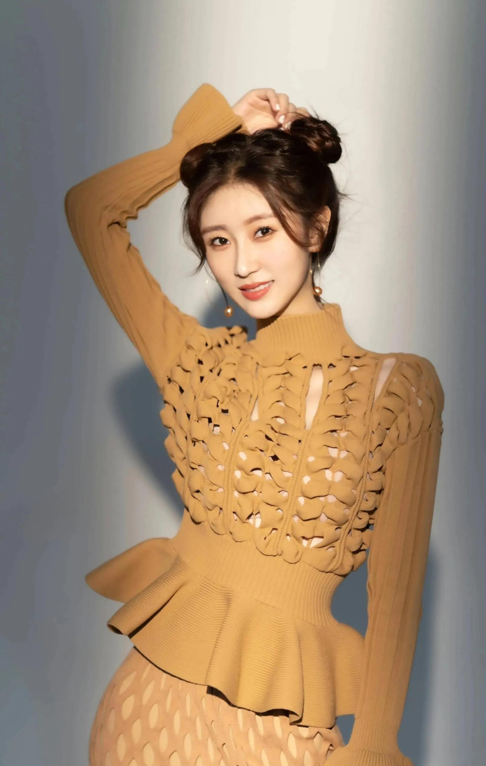 游戏女神手机壁纸_壁纸女神手机游戏图片_壁纸游戏女角色