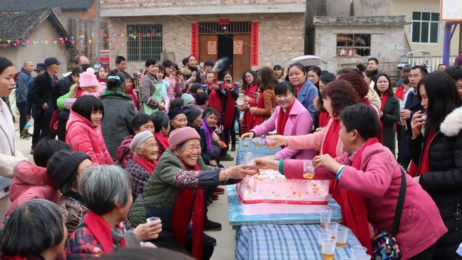 过年年夜饭图片_过年年假法定几天_23年过年