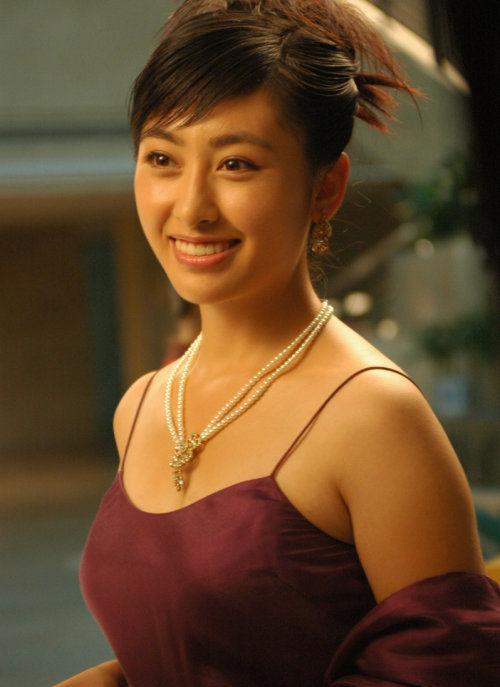 纳吉尼是谁扮演的_纳吉尼饰演者_纳吉尼扮演者