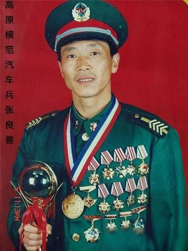 双屏幕玩游戏画面卡_双屏手机玩电脑游戏卡顿_卡顿玩电脑双屏手机游戏怎么办