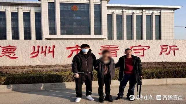 太原抓男子玩手机游戏的地方_太原抓男子玩手机游戏事件_太原男子玩手机游戏被抓