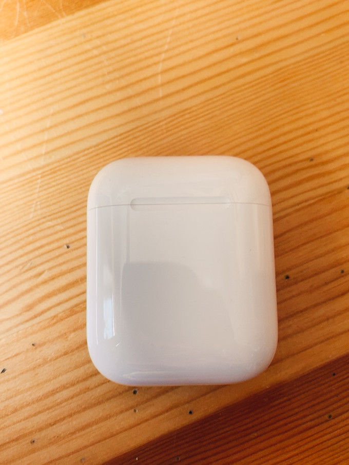 灯在外面的airpods_airpods二代外面有灯吗_airpods带灯和不带灯的