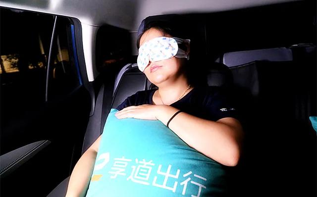 坐在车里玩手机游戏图片_坐车玩游戏有什么不好_为什么坐车玩游戏想吐