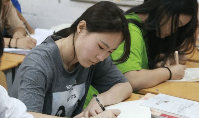 学生用打游戏手机_学生玩游戏智能手机有用吗_学生玩游戏的手机