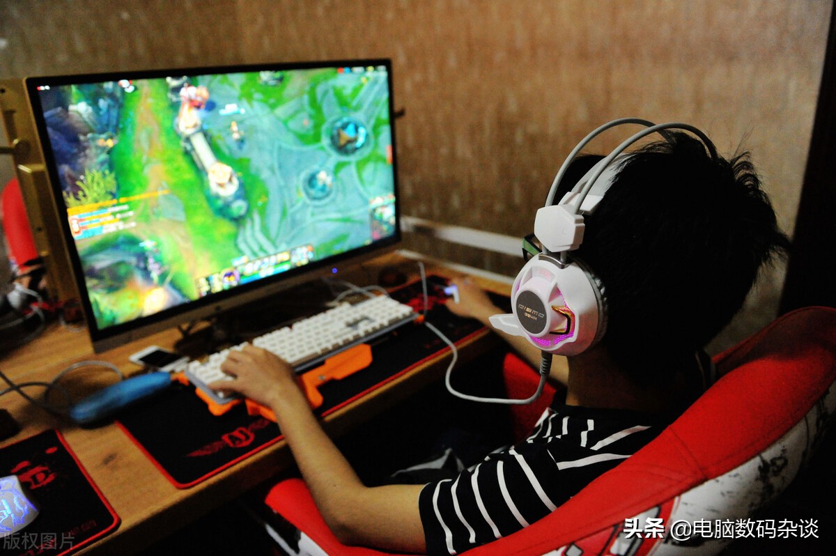 打游戏发烫对手机危害_手机烫打游戏卡怎么办_新手机发烫打游戏掉帧严重