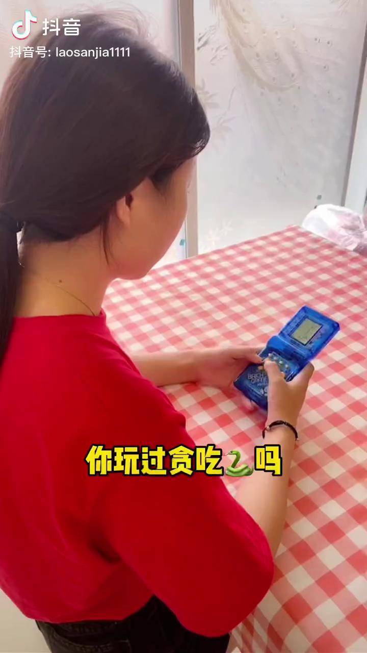 玩候小时手机游戏会怎么样_小时候玩手机都玩什么游戏_小时候玩的手机小游戏