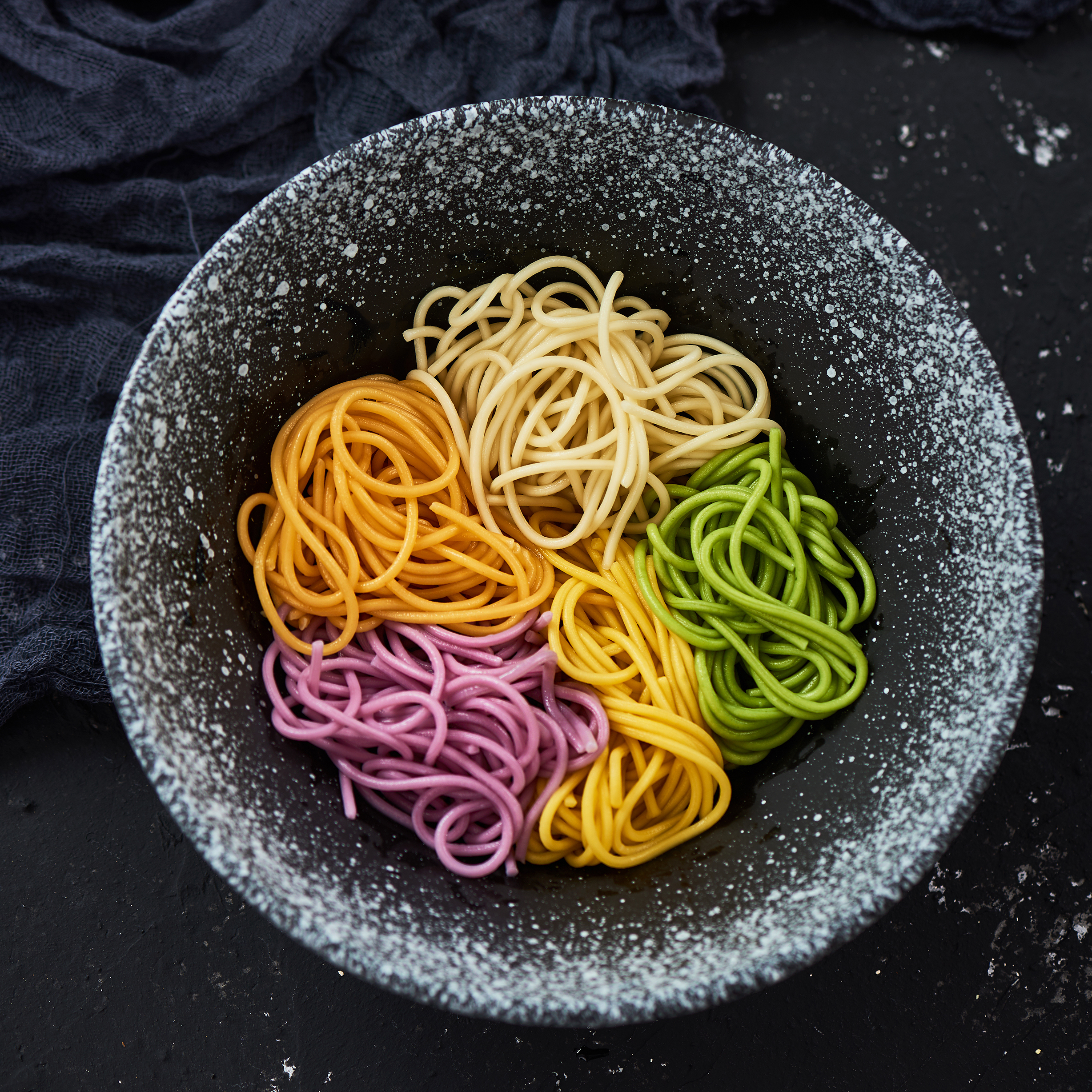 一款游戏黑黑的手机_黑黑主机游戏_黑小黑游戏