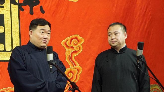 玩游戏一会儿手机就黑屏_手机黑屏游戏还能运行吗_黑屏儿玩手机游戏怎么回事
