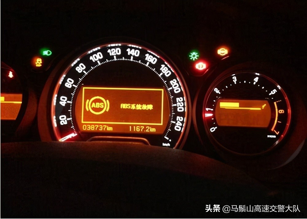 键盘灯亮数字出来打小字怎么办_num灯亮小键盘数字打不出来_键盘灯亮数字打不出来怎么办