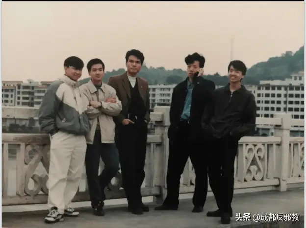 小镇游戏手机_小镇手机游戏可以派兵出去打怪_小镇游戏在线玩