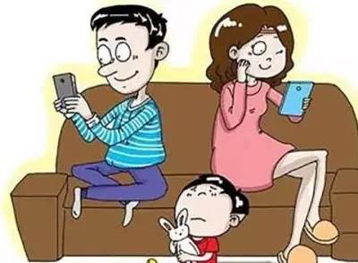 小宝贝玩游戏_宝贝玩手机的说说_四个月宝贝玩手机游戏