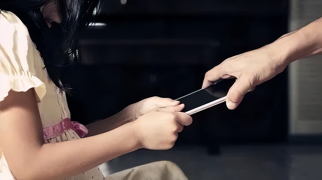 小孩沉迷于手机游戏怎么办_娃儿沉迷手机游戏咋办_小孩沉迷手机怎么玩游戏