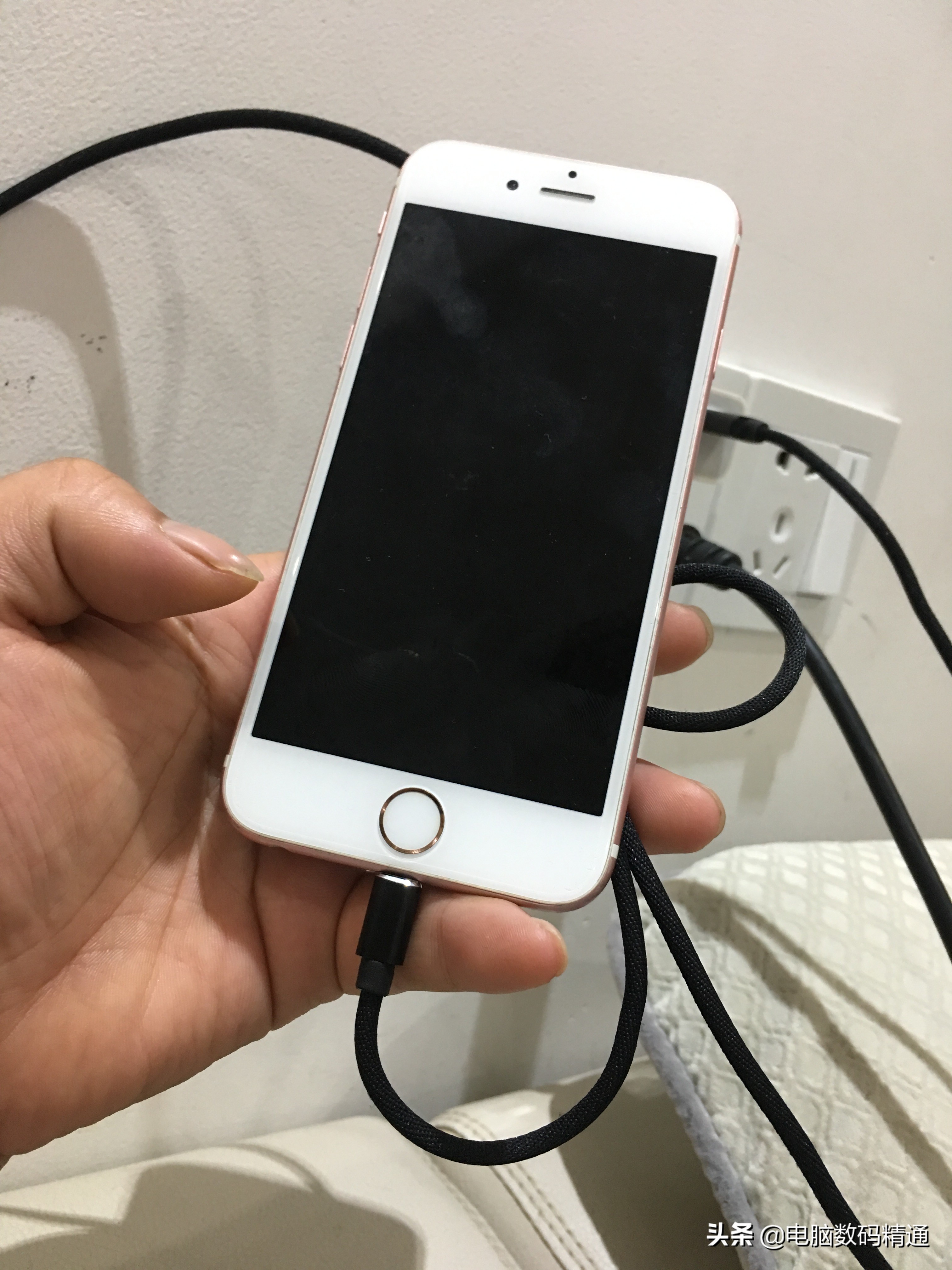 下载游戏后手机充不上电_手机充电玩游戏为什么还掉电_为什么充电玩游戏会闪退