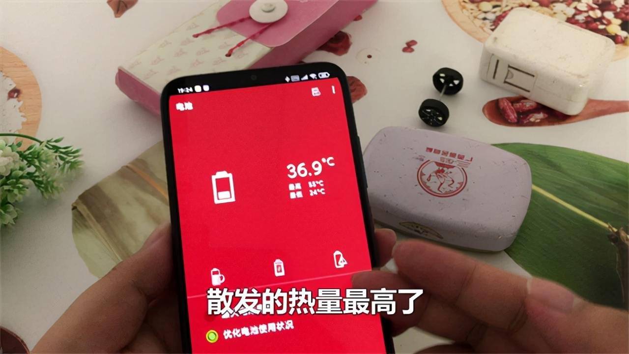 玩会游戏手机烫的不行_玩游戏感觉手机烫正常吗_手机烫玩游戏会卡吗