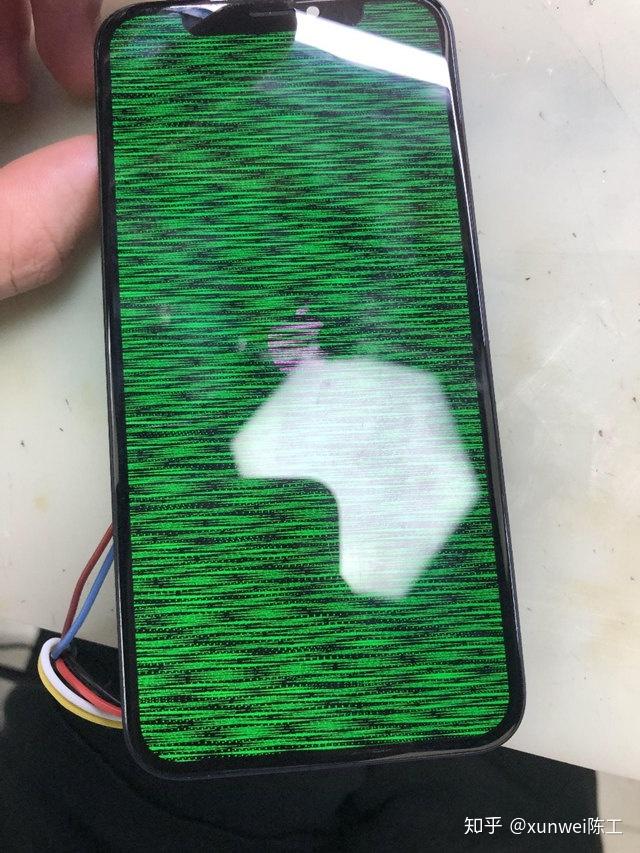 黑屏频道玩手机游戏怎么回事_玩游戏手机频道黑屏_玩游戏突然黑屏手机